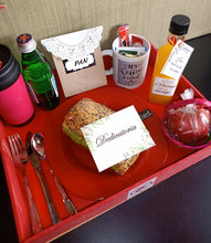 Cargar imagen en el visor de la galería, Desayunito Premium Viena rojo