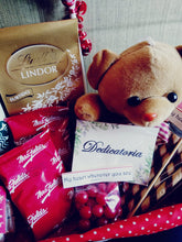 Cargar imagen en el visor de la galería, Cajita Sorpresa Love Honolulu