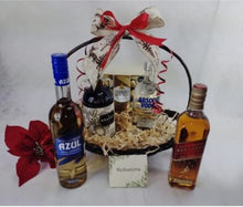 Cargar imagen en el visor de la galería, Arcón de botellas y chocolates Desayunito Corazón