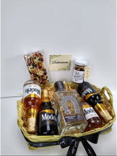 Cargar imagen en el visor de la galería, kit de cervezas y botella de Tequila Herradura Ultra Desayunito Corazón