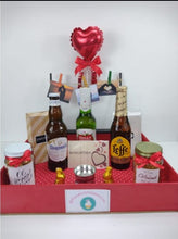 Cargar imagen en el visor de la galería, Regalo San Valentín fotos y cervezas Desayunito Corazón