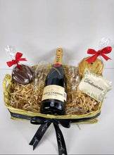 Cargar imagen en el visor de la galería, Regalo sorpresa Moet, copas y galletas Desayunito Corazón