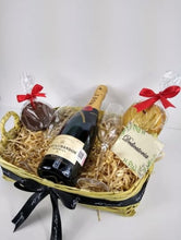 Cargar imagen en el visor de la galería, Regalo sorpresa Moet, copas y galletas Desayunito Corazón