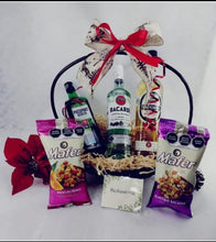 Cargar imagen en el visor de la galería, Arcón con botellas y cacahuates Desayunito Corazón