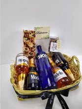 Cargar imagen en el visor de la galería, kit de cervezas y botella de Vodka Skyy Desayunito Corazón