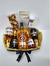 Cargar imagen en el visor de la galería, Kit de cervezas y botella de Licor del 43 Desayunito Corazón