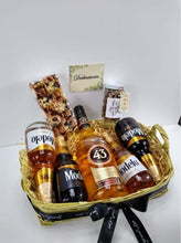 Cargar imagen en el visor de la galería, Kit de cervezas y botella de Licor del 43 Desayunito Corazón