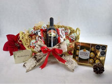 Cargar imagen en el visor de la galería, Regalo sorpresa con botella de Baileys y chocolates kinder