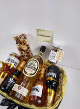 Cargar imagen en el visor de la galería, kit de cervezas y tequila José Cuervo Desayunito Corazon