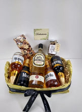 Cargar imagen en el visor de la galería, kit de cervezas y tequila José Cuervo Desayunito Corazon