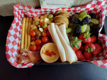 Cargar imagen en el visor de la galería, mini charola de carnes y queso