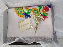 Cargar imagen en el visor de la galería, Chalina artesanal purépecha (blanca, bordado a mano, flores de colores)
