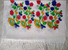 Cargar imagen en el visor de la galería, Chalina artesanal purépecha (blanca, bordado a mano, flores de colores)
