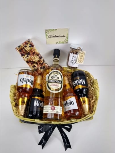 kit de cervezas y tequila José Cuervo Desayunito Corazon